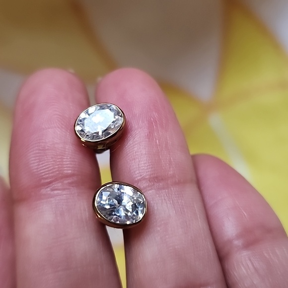 Fashion Jewelry Jewelry - EUC -  Vintage Gold toned Oval Studs Fashion Earrings for Pierced earrin…